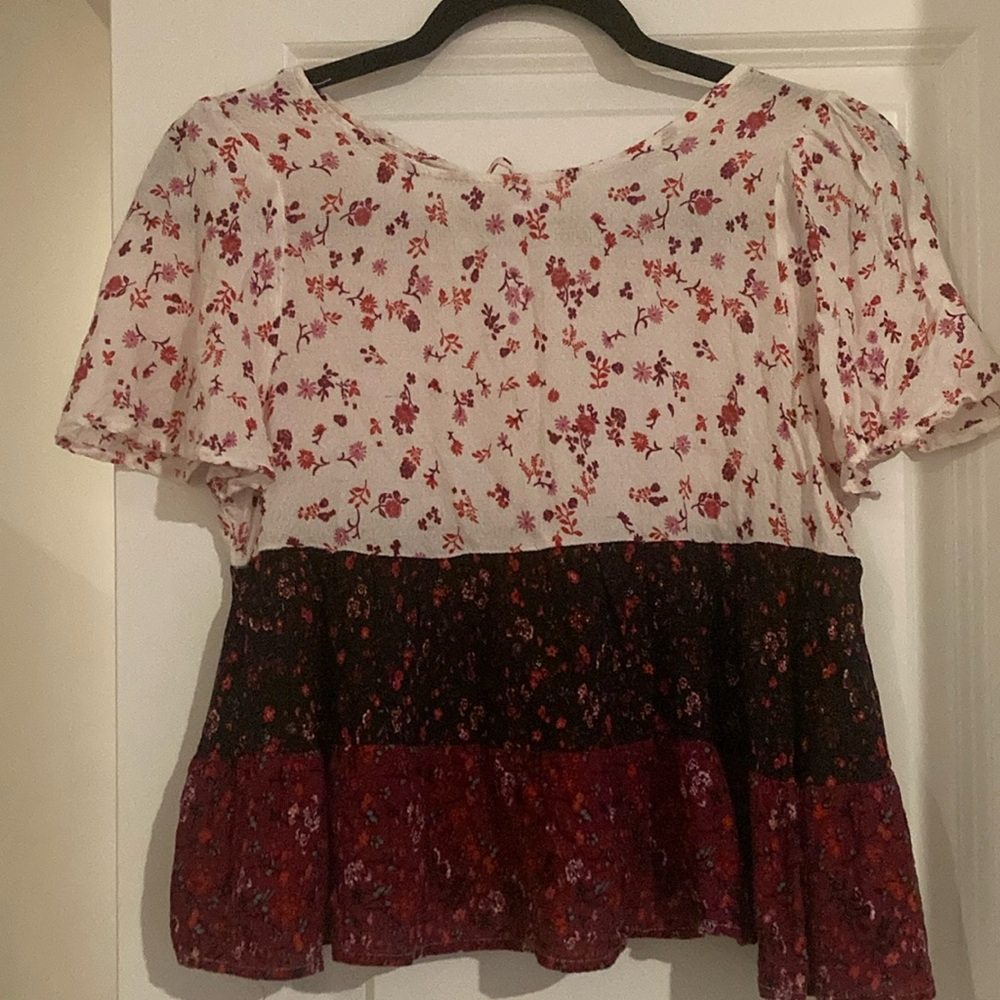 Jun & Ivy Floral Print Women's Top - Red and White and pink size small